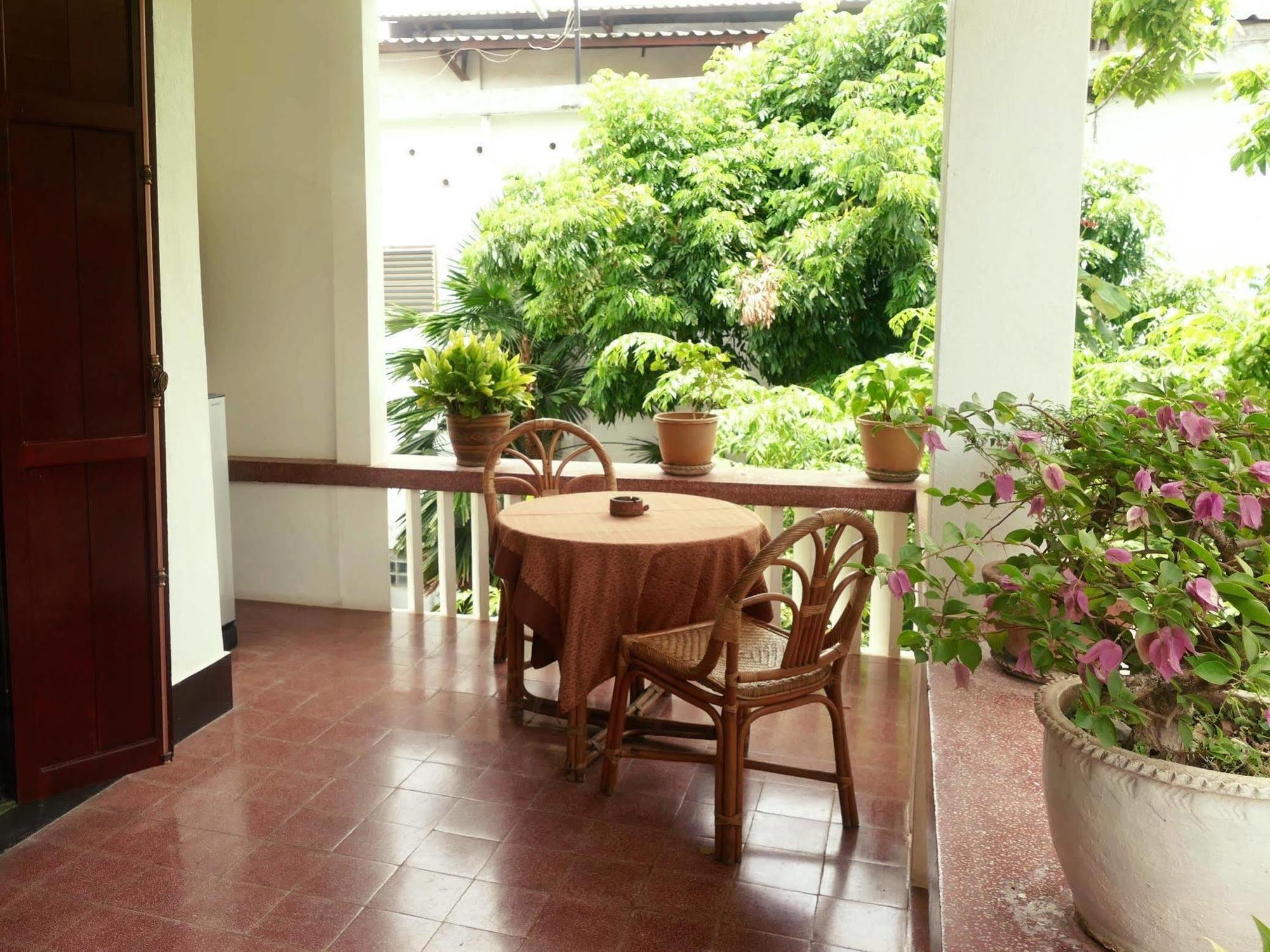 Lani'S House By The Ponds Hotel Vientiane Exterior foto